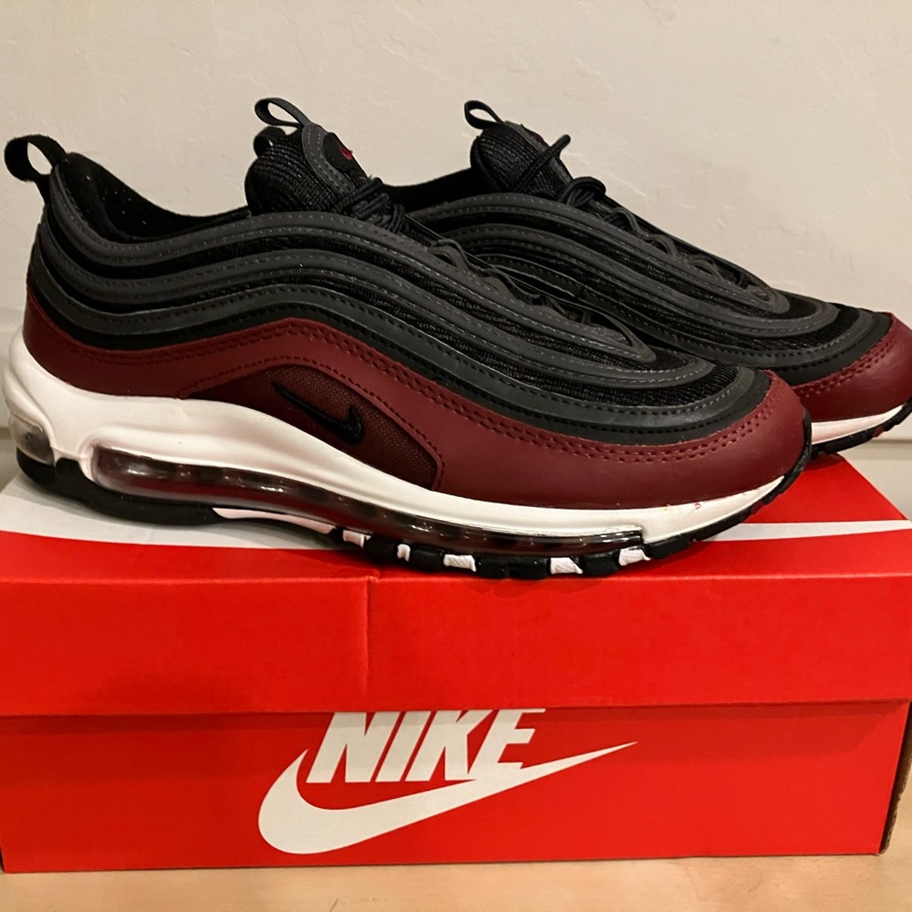 Big Kids Air Max 97 size 6.5 Team Red/Black